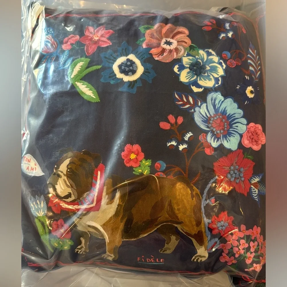 Fidèle thé dog by Nathalie Lete